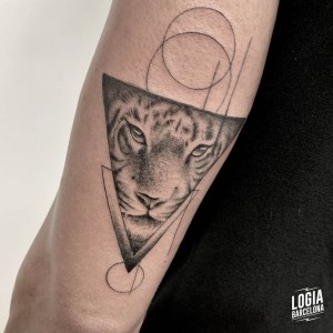 tatuaje_brazo_tigre_logiabarcelona_kata